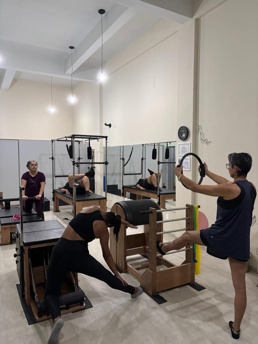 Aula de Pilates com anel, Ladder Barrel e Cadillac no estúdio Pilates Malu Barros em Belo Horizonte